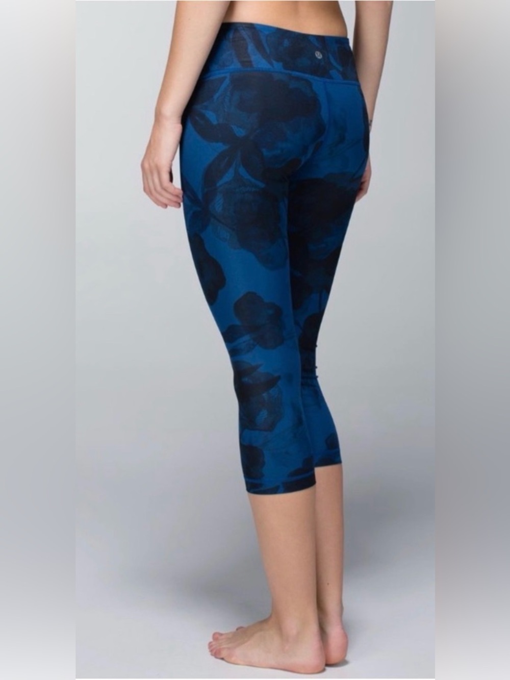 lululemon athletica Blue Floral Cropped Leggings